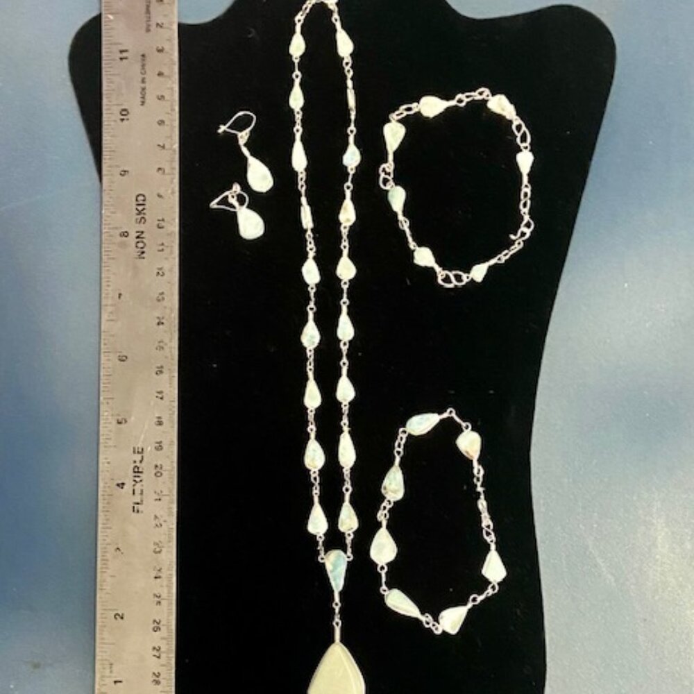 Costume jewelry lot - set of 4 pieces in turquoise and silver tone